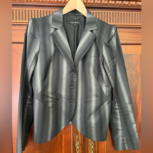 Sharp-shoulder tailored jacket - Picture 1 of 5